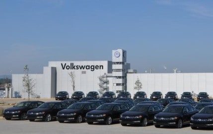 WENN DIE BERICHTE WAHR SIND, DANN KÖNNTE DIESES VW-WERK IN TENNESSEE IN ZUKUNFT ELEKTROAUTOS BAUEN. DIES SOLL TEIL DES ABKOMMENS ZUR BEILEGUNG DES SKANDALS ZWISCHEN VW UND DER US REGIERUNG SEIN. BILDQUELLE: VOLKSWAGEN.