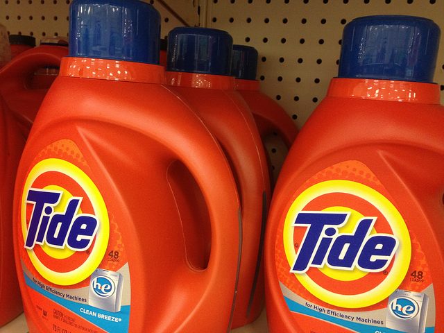 Tide Flaschen im Supermarkt